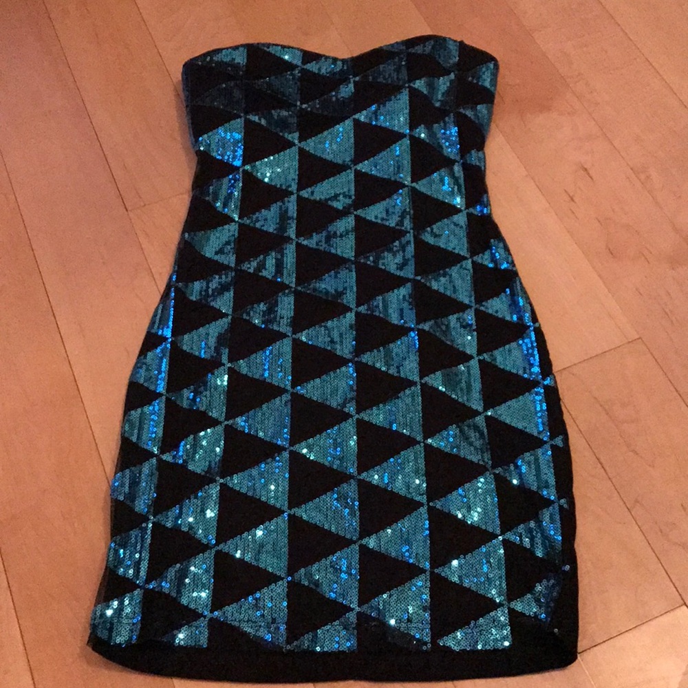 Black and blue bodycon dress